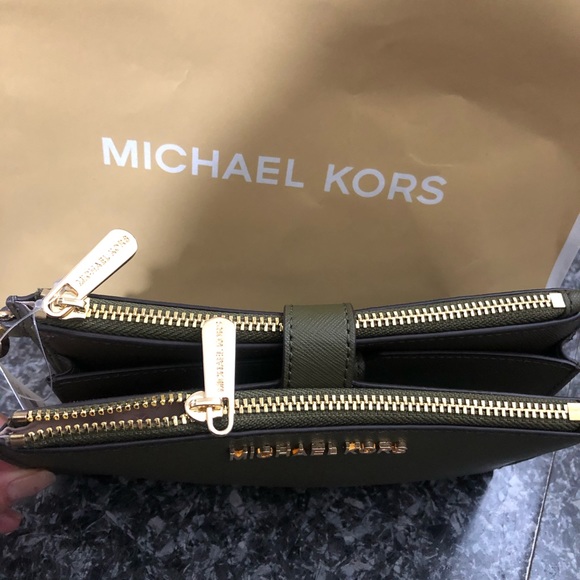 Michael Kors Wristlet (Wallet) - Picture 3 of 5
